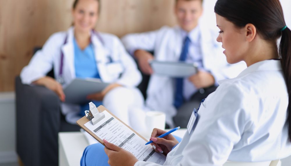 Como montar uma boa rede de contatos após a residência