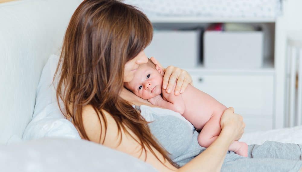 Estudo indica riscos e benefícios do parto cirúrgico.