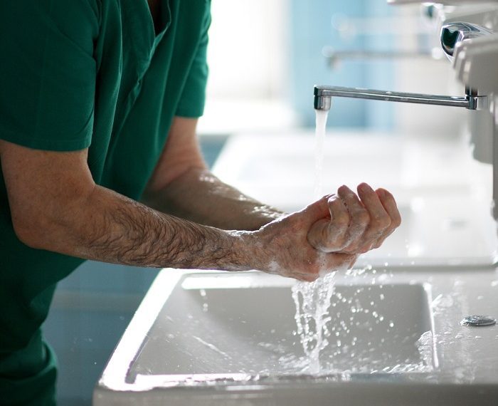 Como prevenir acidentes de trabalho em hospitais, clínicas e consultórios