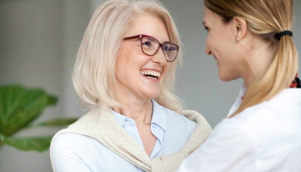 Que fatores reprodutivos estão associados a doenças cardiovasculares e AVC em mulheres?