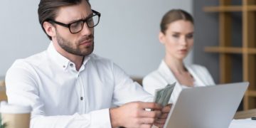 Alta do dólar: como aliviar o impacto nas finanças pessoais e na clínica