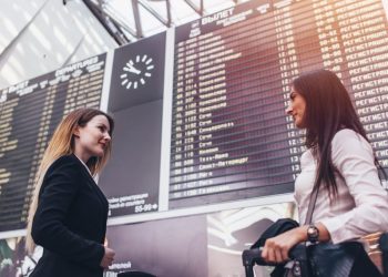 Alta do dólar: 7 dicas para economizar em viagens internacionais