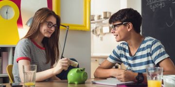 6 dicas para lidar com o consumismo dos adolescentes