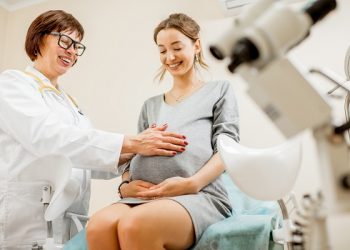 Qual é a importância de ampliar o diálogo sobre parto normal na rede suplementar?