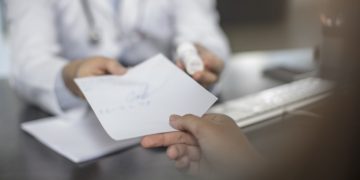 Checklist: os principais cuidados ao receitar uma medicação