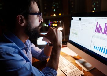 Qual é a diferença entre uma empresa de asset management e uma corretora de investimentos?