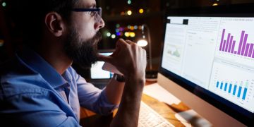 Qual é a diferença entre uma empresa de asset management e uma corretora de investimentos?