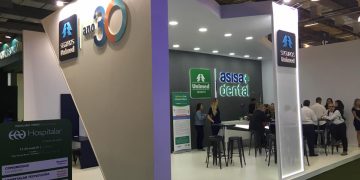 Imagem do stand da hospitalar 2019 com logos da Seguros Unimed, Unimed Odonto e 30 anos.