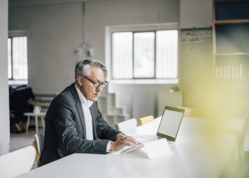 Como escolher entre consultório alugado e coworking médico?