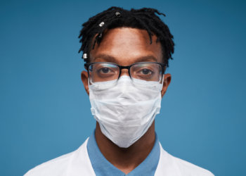 Casos de covid-19 aumentam e deixam médicos em alerta sobre segunda onda