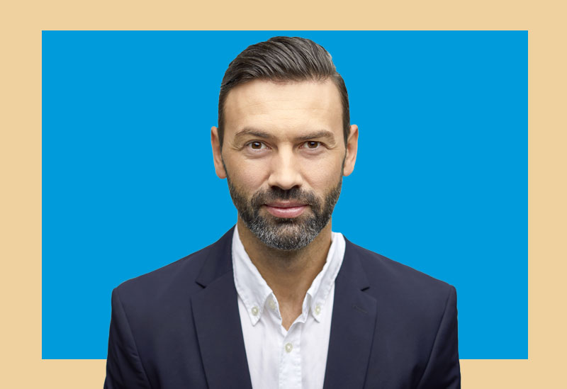 Lá fora e aqui dentro