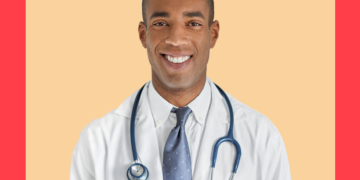 imagem com fundo vermelho e bege com homem de jaleco branco sorrindo