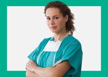 Dentista olha para a tela sobre um fundo branco e verde