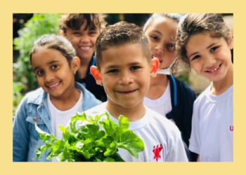 Seguradora leva brinquedos, diversão e conhecimento à instituição social