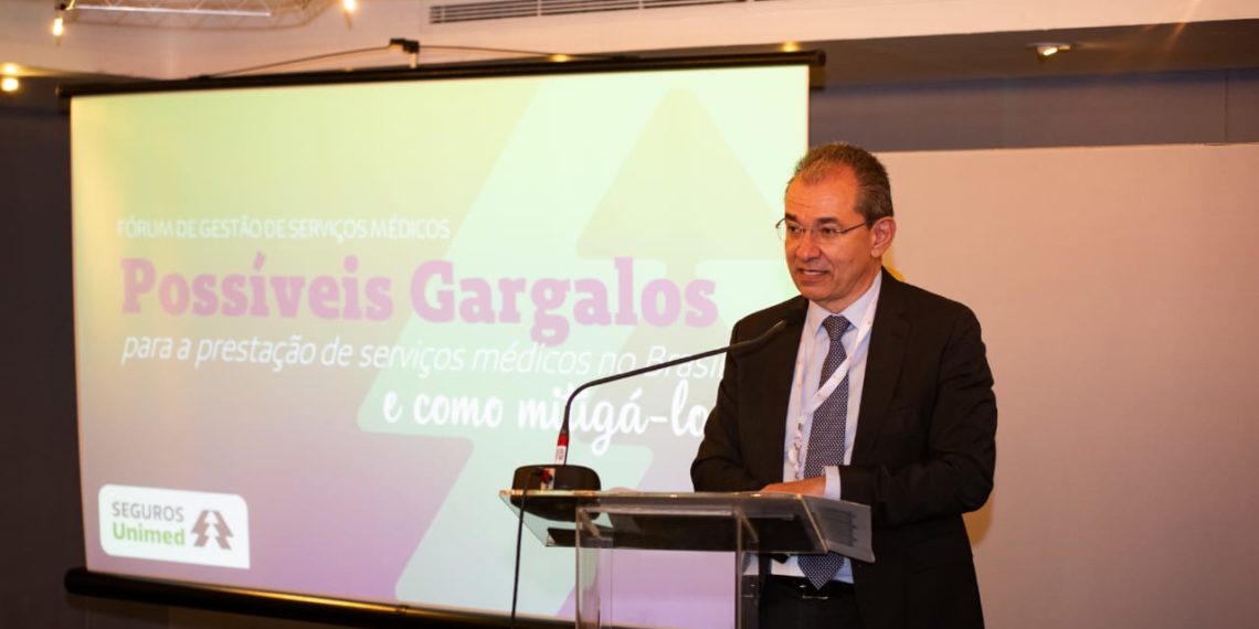 Helton Freitas destaca a importância do cooperativismo nos desafios e oportunidades do setor de saúde em Fórum de Gestão de Serviços Médicos