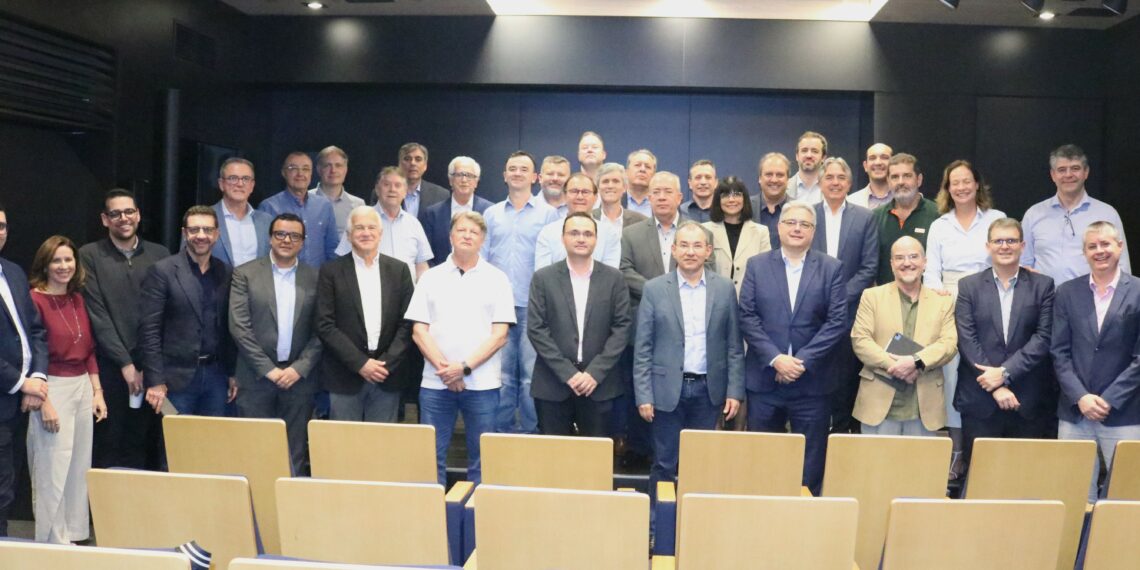 Conexão Unimed Day: ‘a Seguros Unimed nasceu com propósito de servir’, afirma Helton Freitas