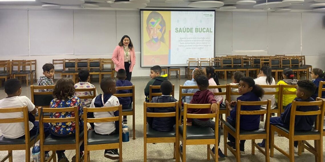 ‘Julho Neon 2025’: Unimed Odonto reforça cuidado da marca com sorriso dos brasileiros