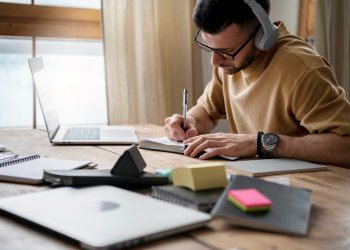 Com bolsas integrais e descontos de até 70%, Faculdade Unimed inscreve para Vestibular 2026