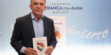 ‘Liderança com alma’: Elias Leite lança livro com a presença de dirigentes do Sistema Unimed